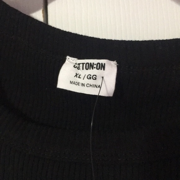 Basic black tank top - Picture 2 of 4